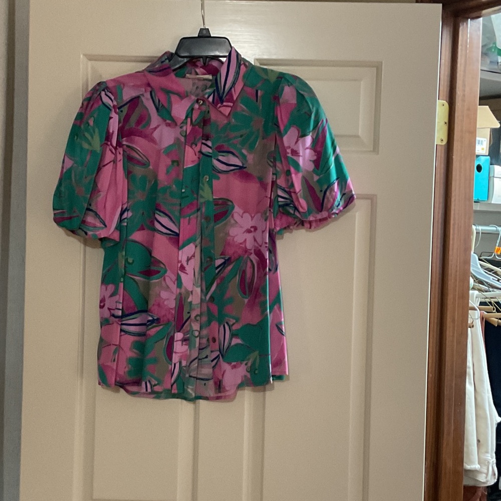 entro Pink & Green Floral Short-Sleeve Button-Up Blouse with puff sleeves